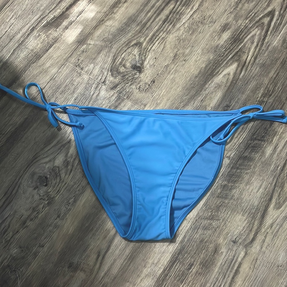 Blue bikini bottoms. Size large. From target, brand is xhilaration. Adjustable